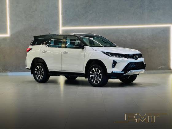 TOYOTA HILUX SW4 2.8 D-4D TURBO DIESEL DIAMOND 7L 4X4 AUTOMÁTICO TOYOTA HILUX SW4 2.8 D-4D TURBO DIESEL DIAMOND 7L 4X4 AUTOMÁTICO